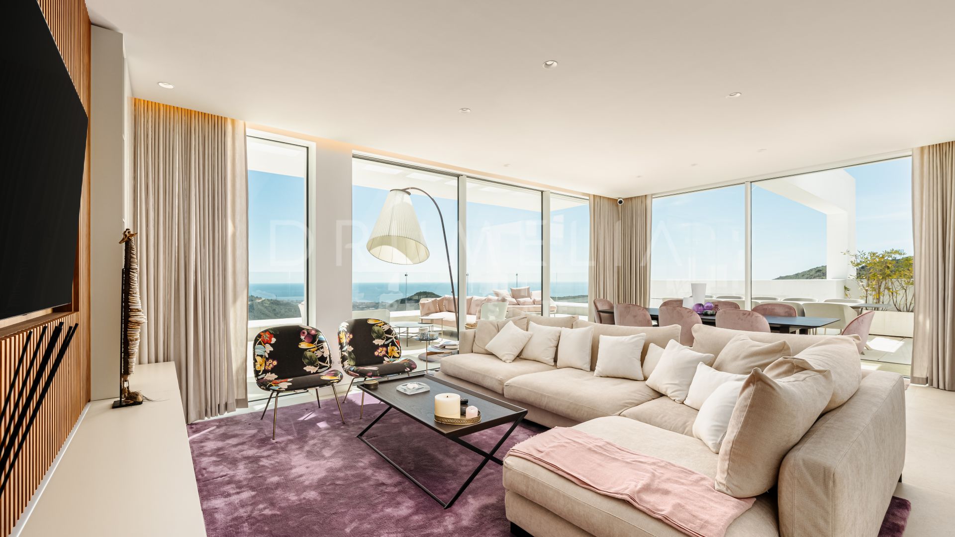 Elegant Penthouse with Panoramic Views