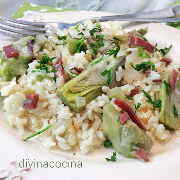 Alcachofas con jamón al estilo peruano