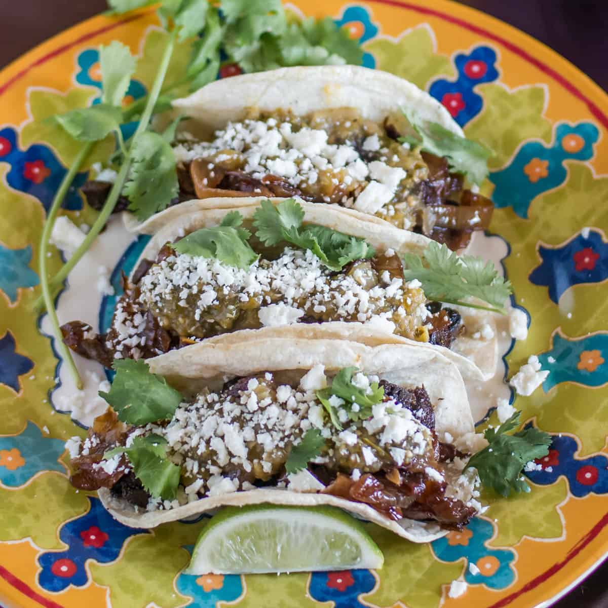 Tacos de Lengua con Salsa Verde y Cilantro