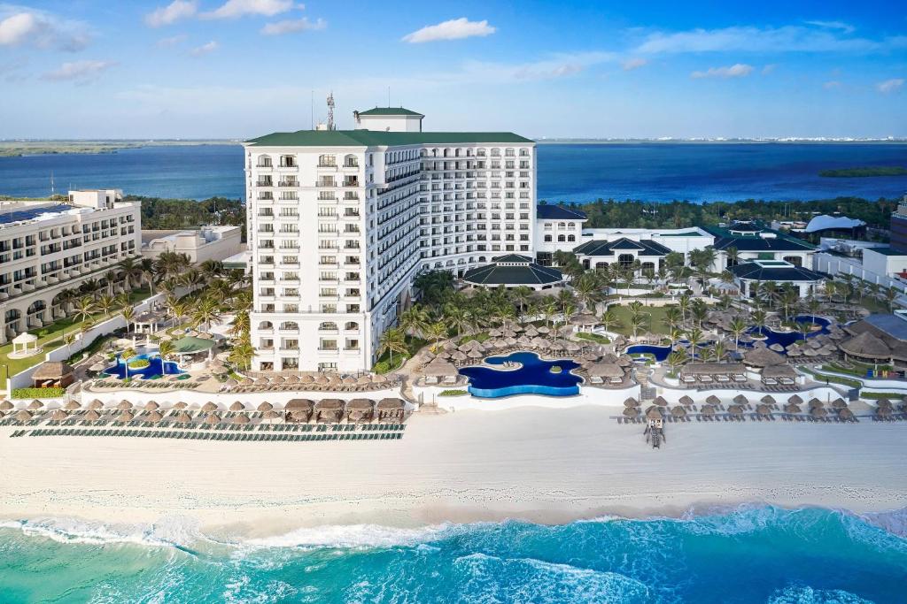 7. JW Marriott Cancun Resort & Spa, Mexico