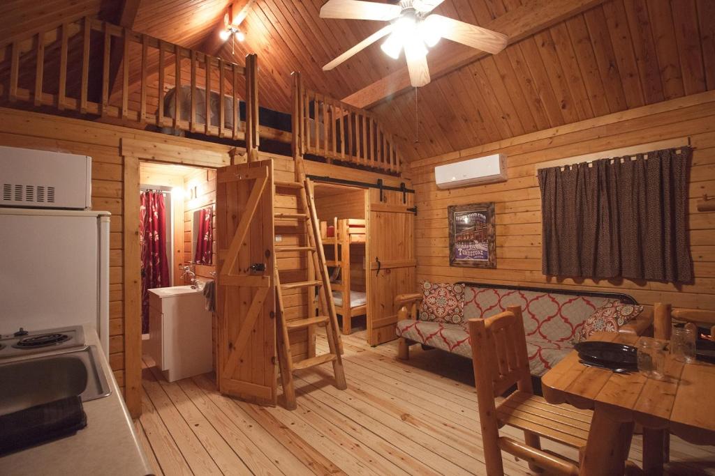 Cozy Cabin Inn