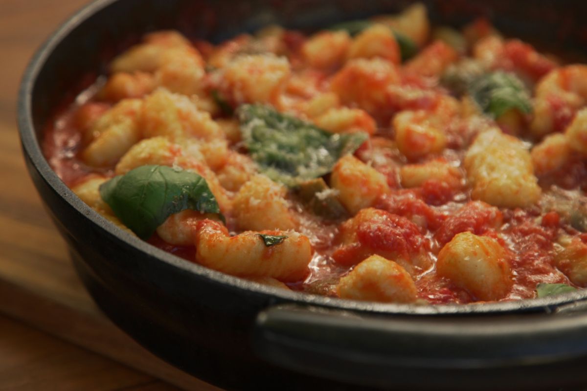 Pappa al Pomodoro con aceitunas negras