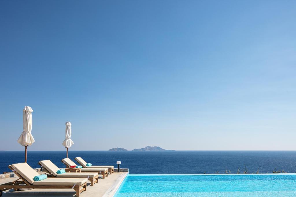 Elegant Villa with Infinity Pool