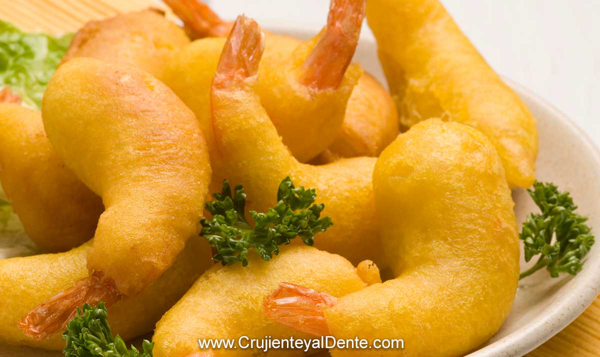 Gambas en gabardina con salsa de cilantro y lima