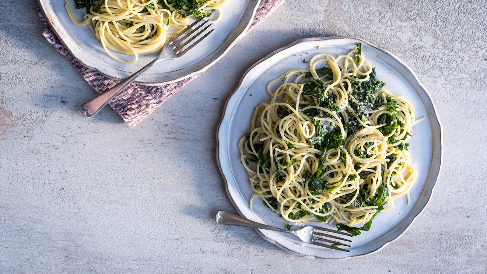 Cacio e Pepe con pollo por Donal Skehan