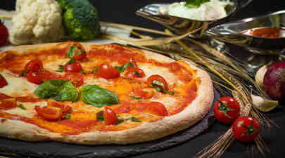 Pizza de Bresaola, Tomate Seco y Parmesano