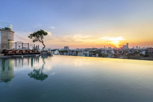 Airport Grand Hotel