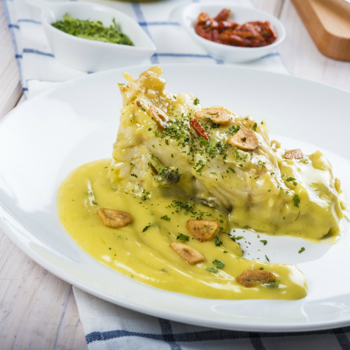 Receta de Bacalao al pil-pil con gambas y almejas a la oriental