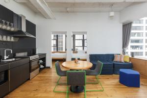 Apartment 10