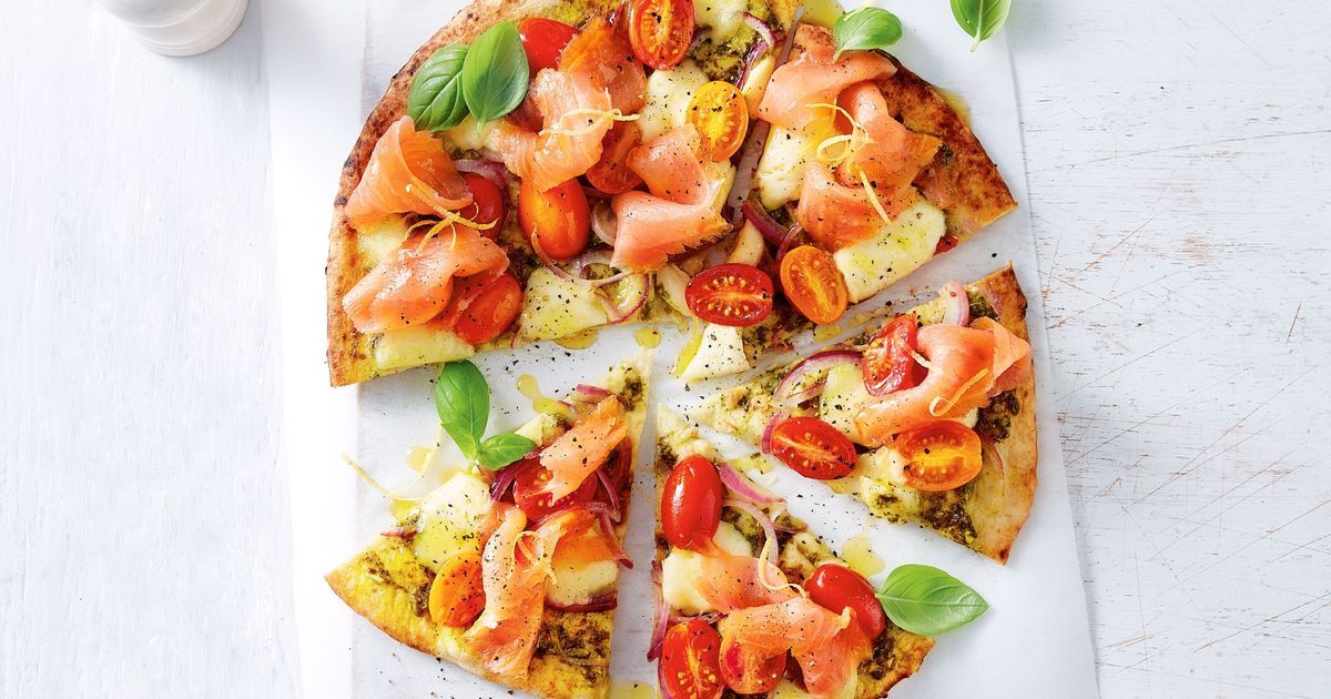 Pizza Caprese con salmón