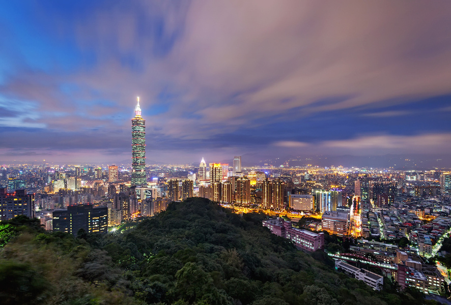 Spacious Apartment with Mountain Views