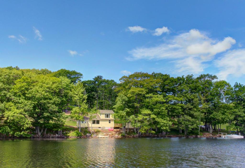 Lakefront Retreat