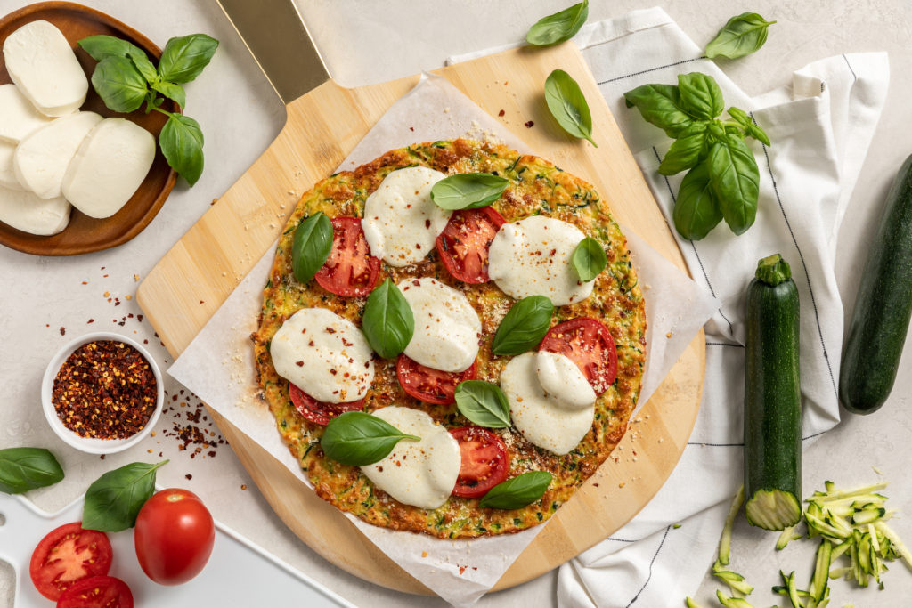 Pizza Margherita con masa de calabacín