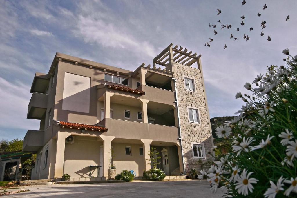 Apartments Mirta