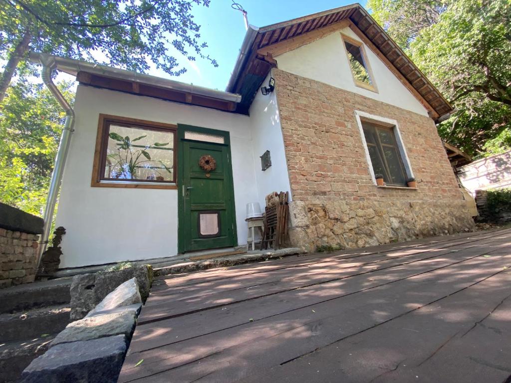 Rustic Cottage with Garden