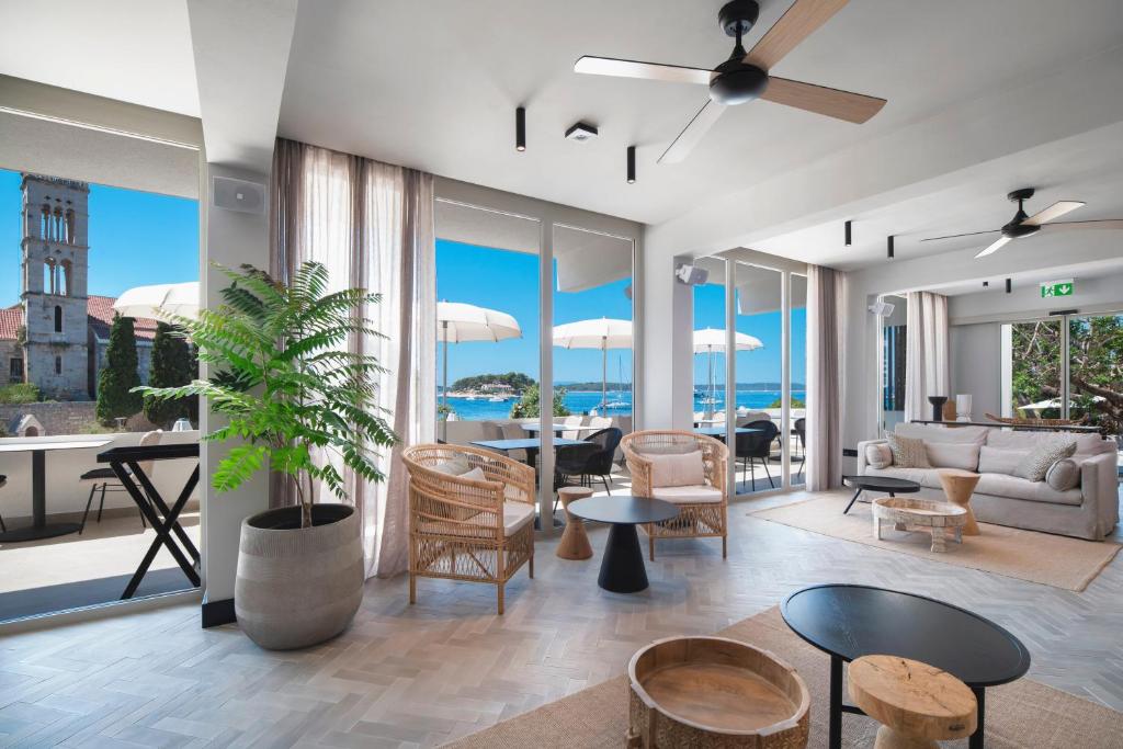 Hotel Hvar Beach