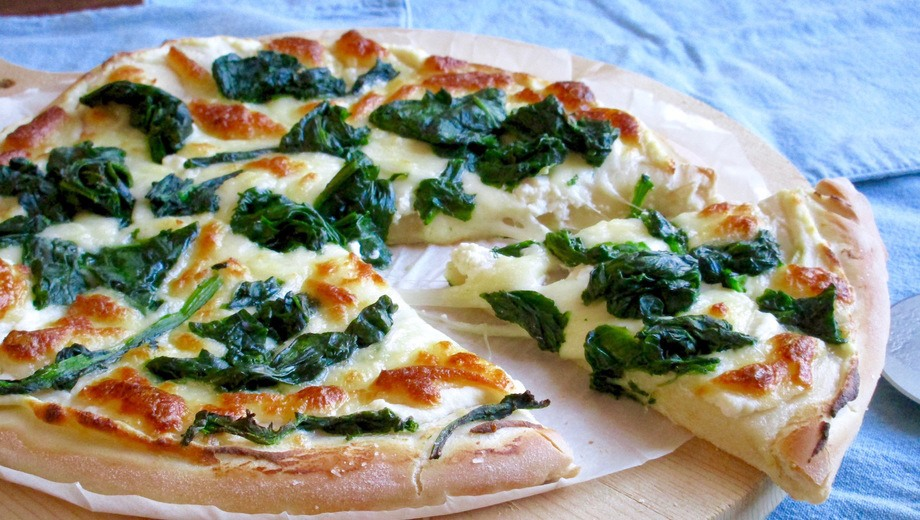 Pizza de espinacas y ricotta