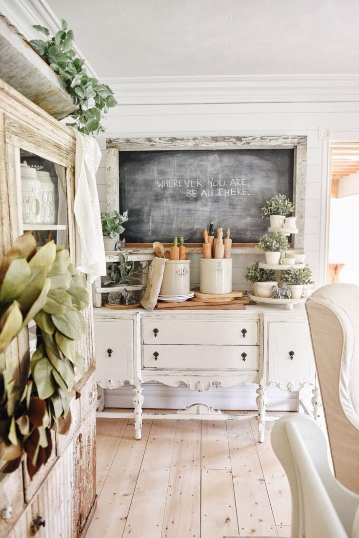 Chic Vintage Elegance: Vintage Farmhouse Kitchen