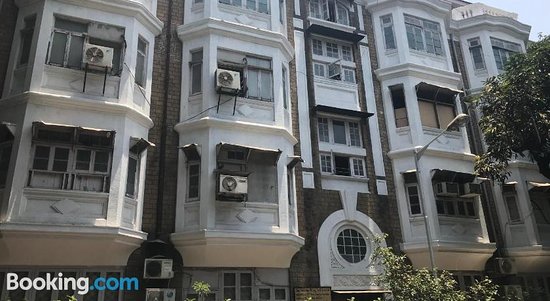 Contemporary Apartment near Attractions