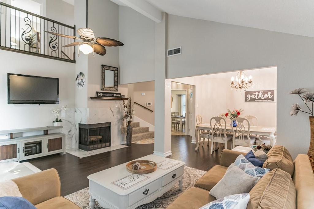 Cozy Villa Steps Away from McGee Beach