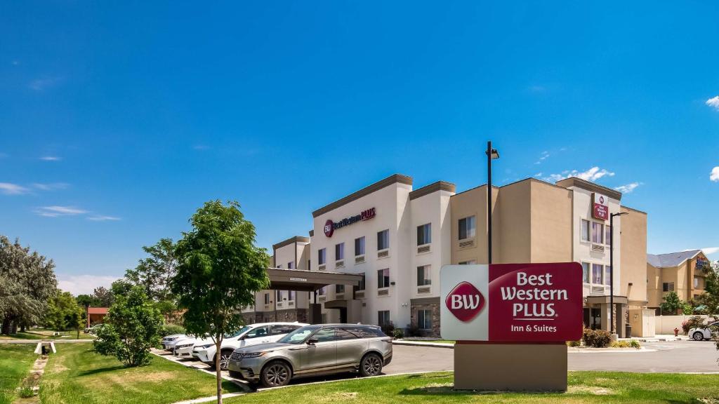 Airport Inn & Suites