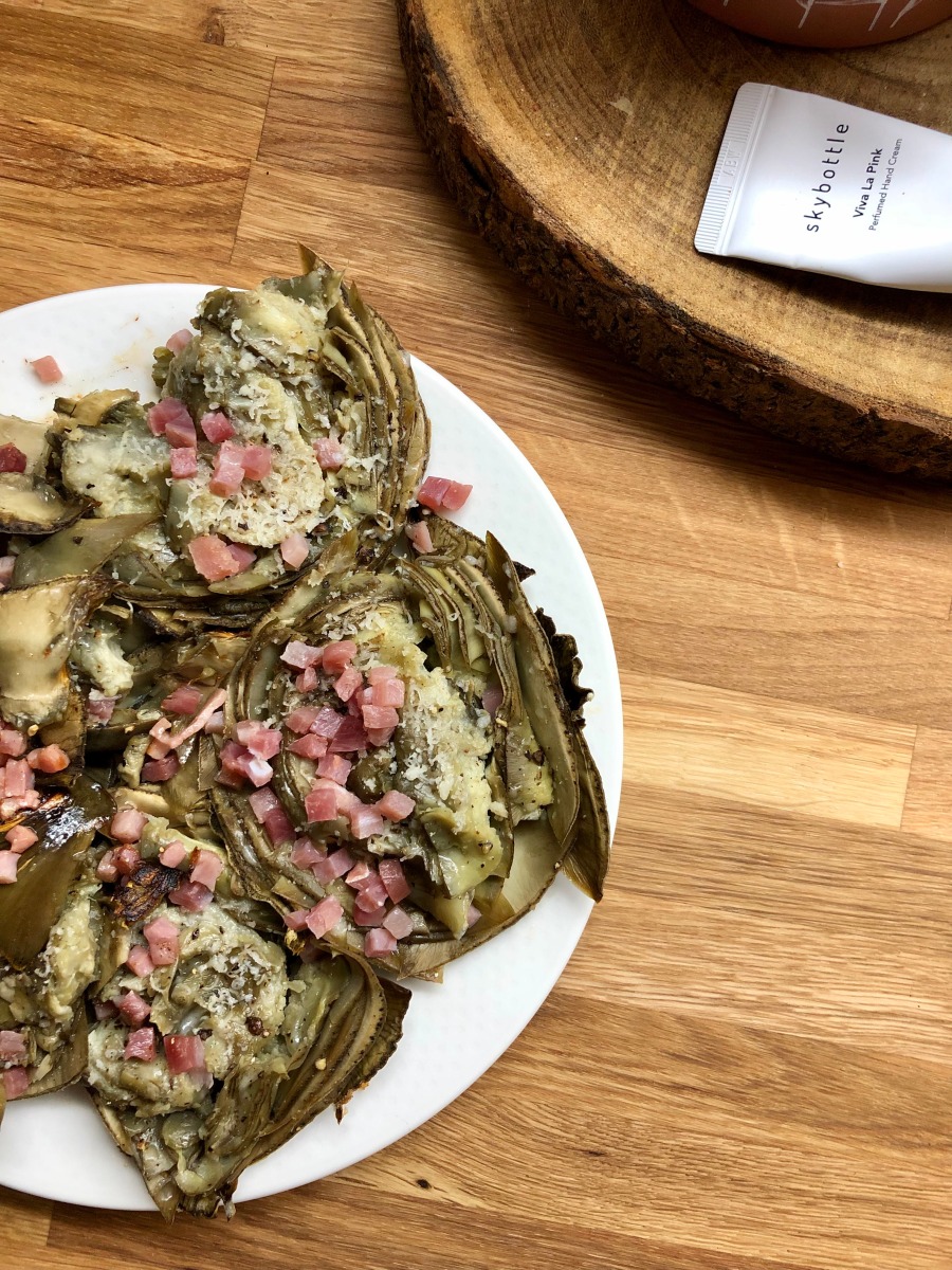 Alcachofas al vapor con jamón y aceite de trufa