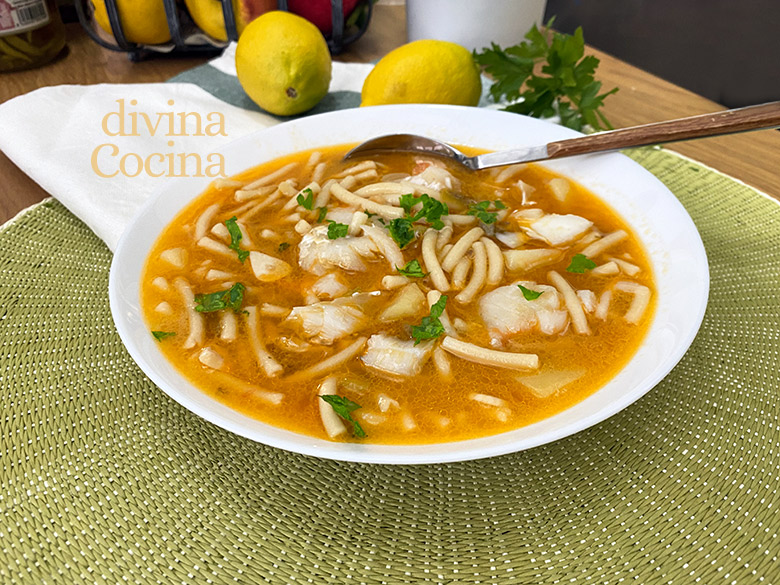 Sopa de pescado con fideos
