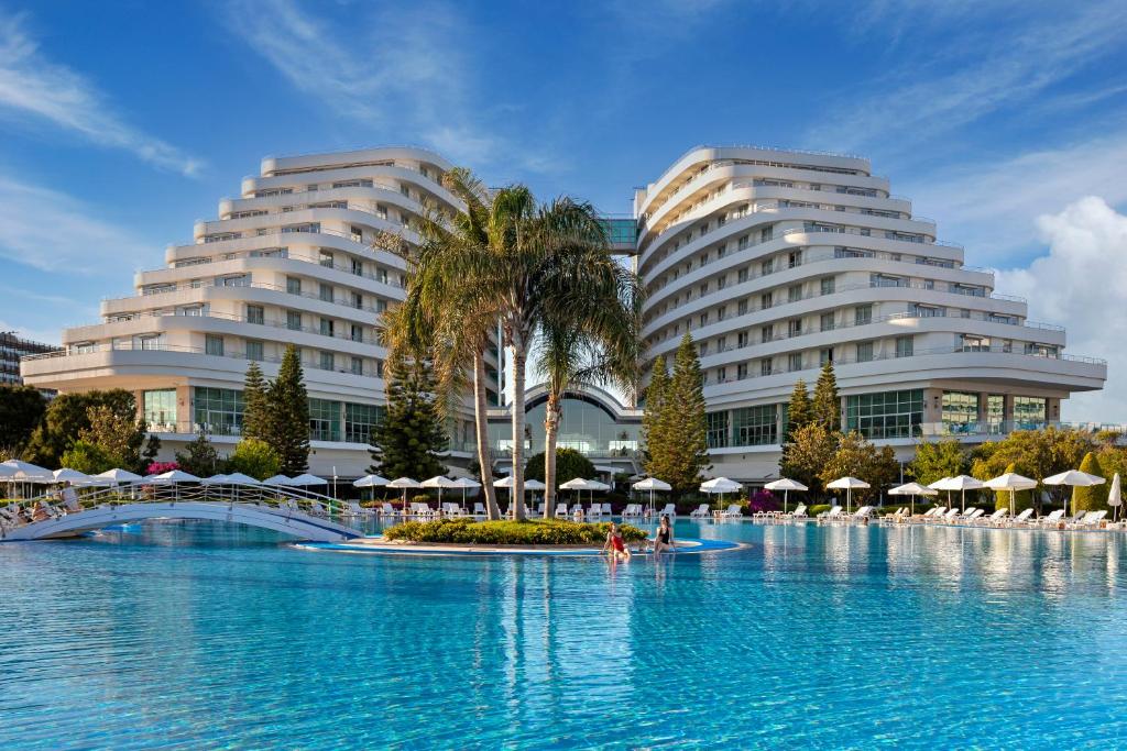 10. Miracle Resort Hotel