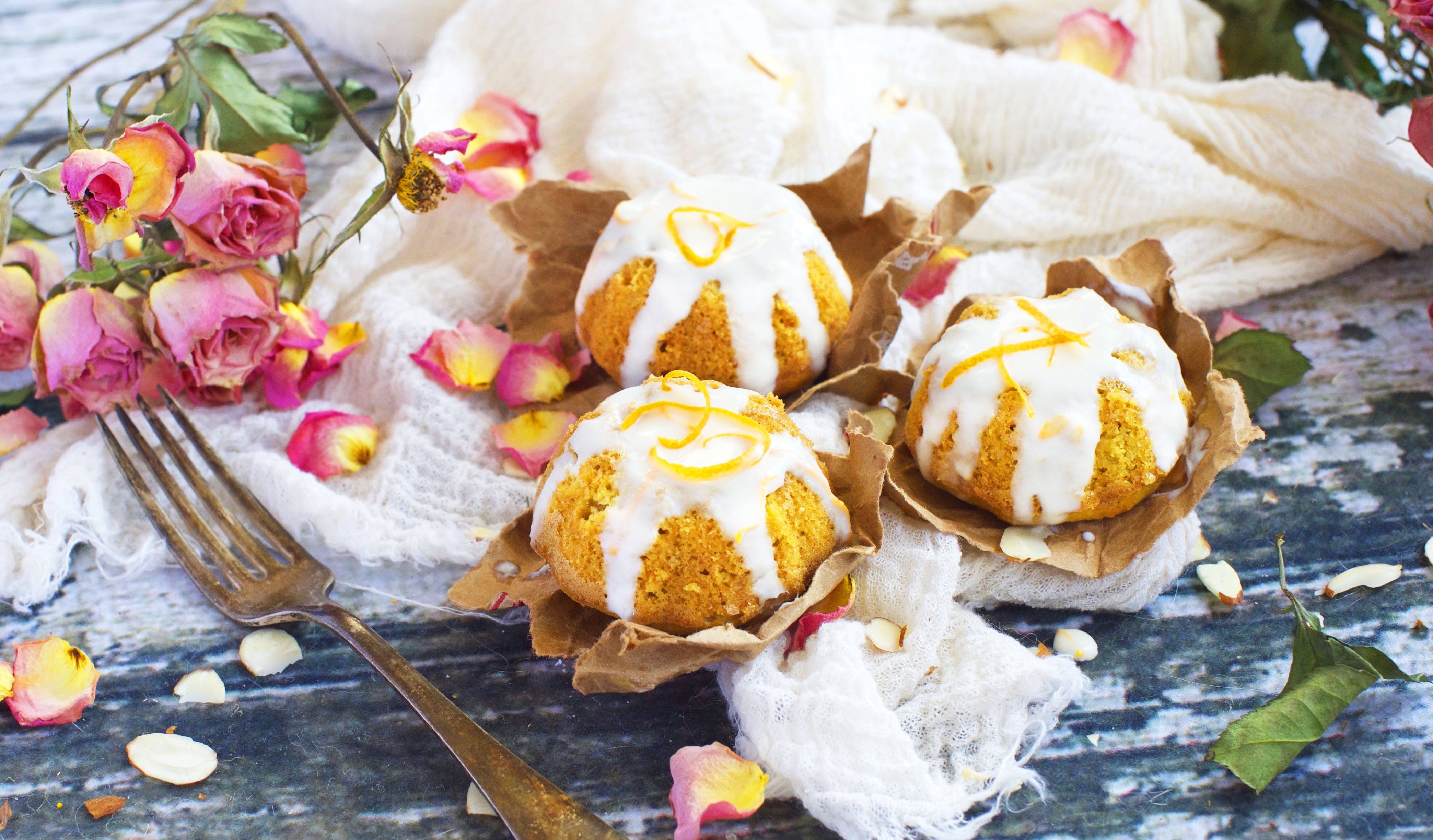 Low-Carb Cardamom Cake with Stevia