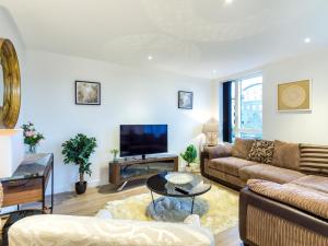Budget-Friendly Vacation Homes near Heathrow