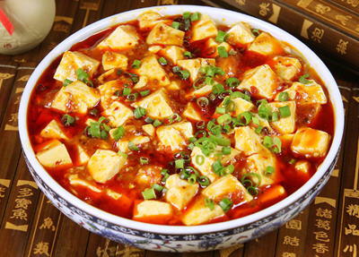Tallarines salteados con salsa de maní