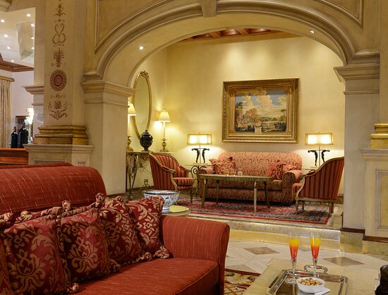 Hotel D