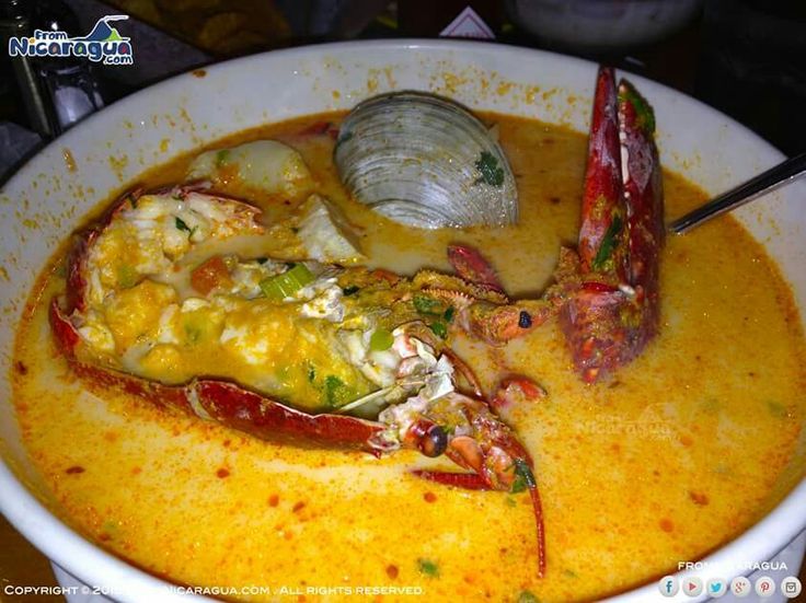 Sopa de mariscos con curry