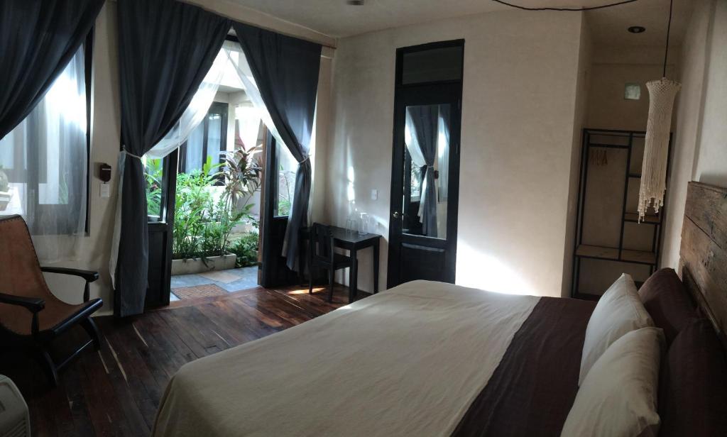 La Flor Inn