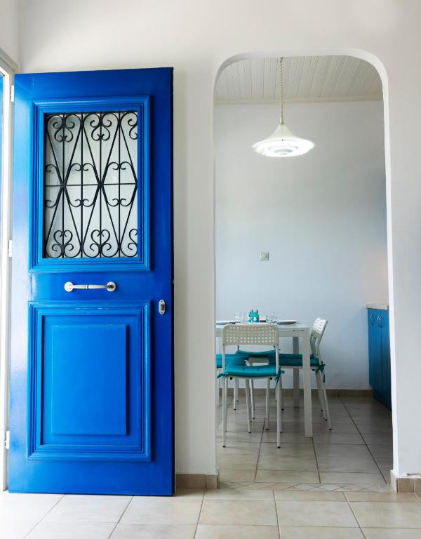 Spacious Villa with a Garden