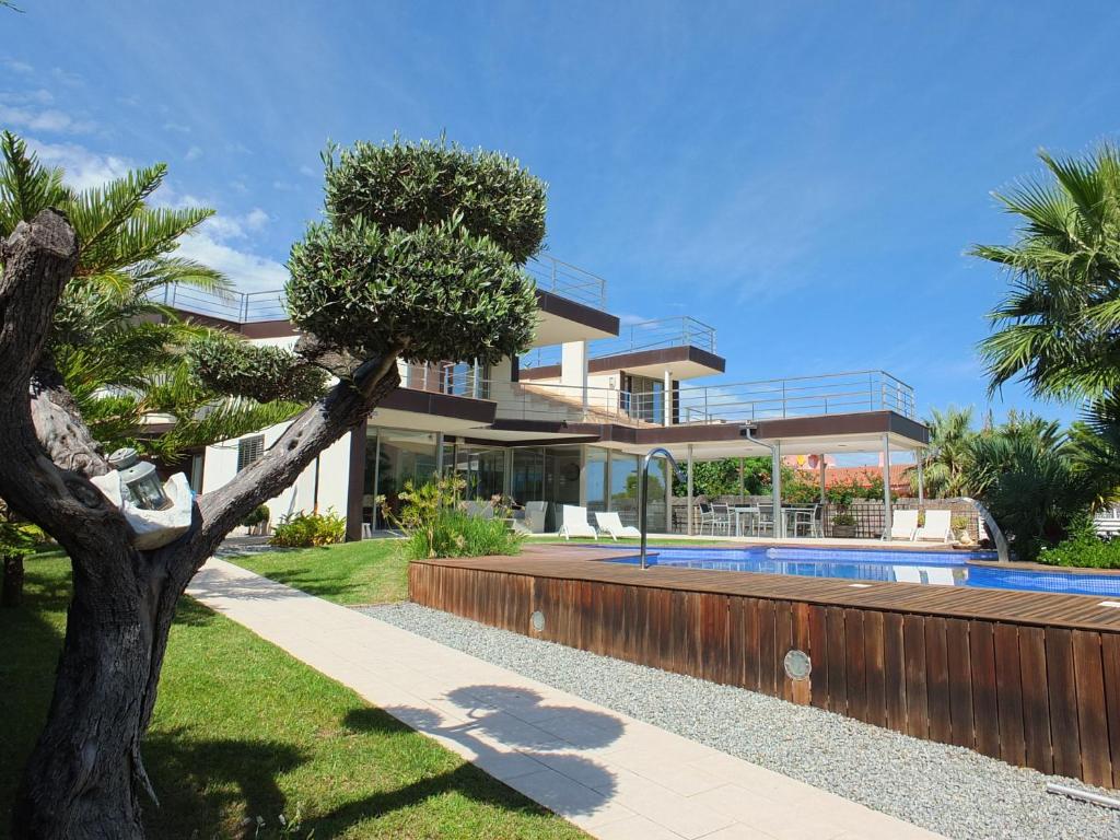 Spacious Villa with Sea Views