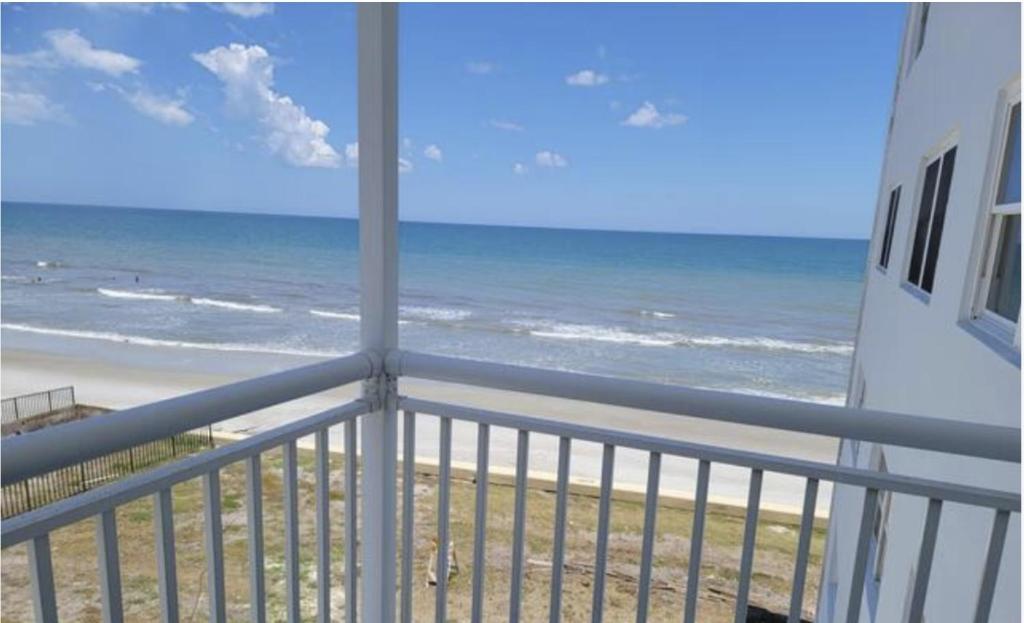 Shoreline Retreat Hotel