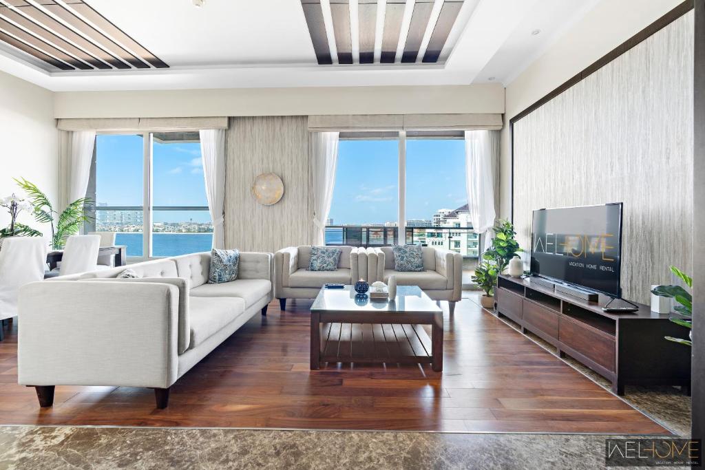 Apartment with Panoramic Sea Views