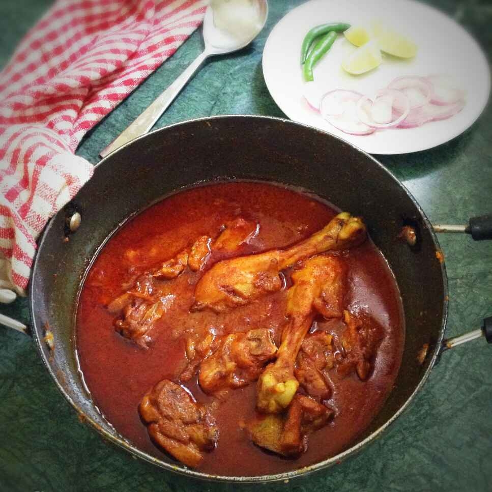 Kolhapuri Chicken Tambda Rassa