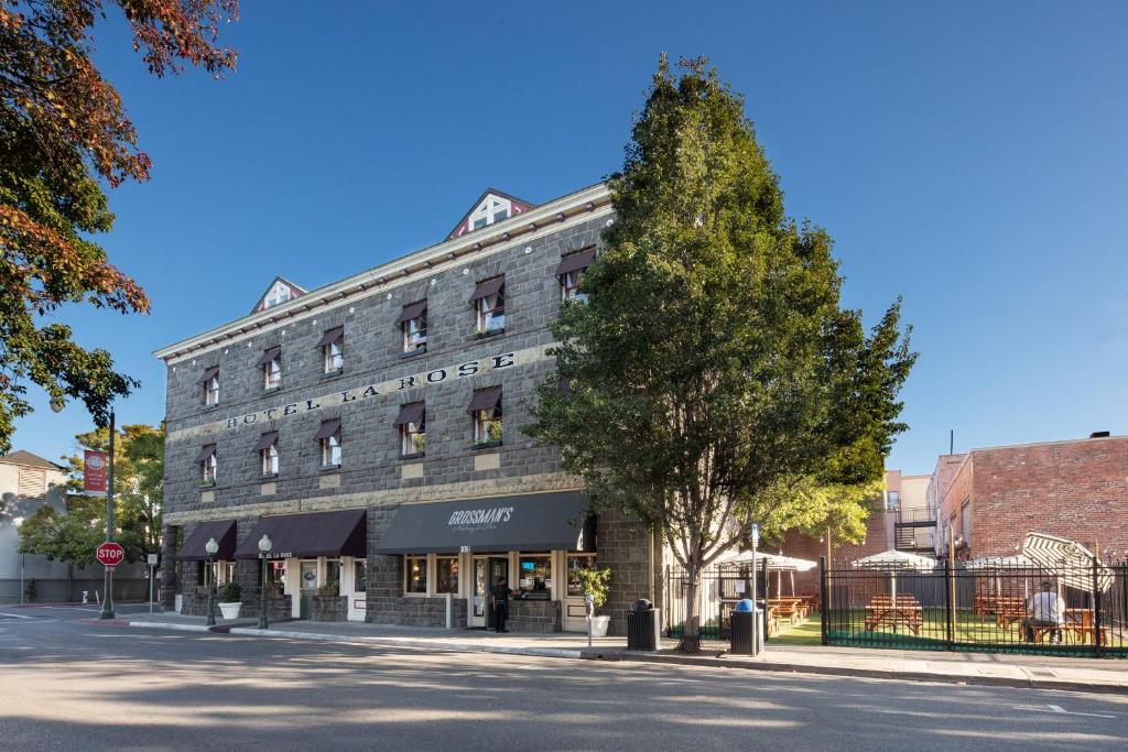 La Rose Suites