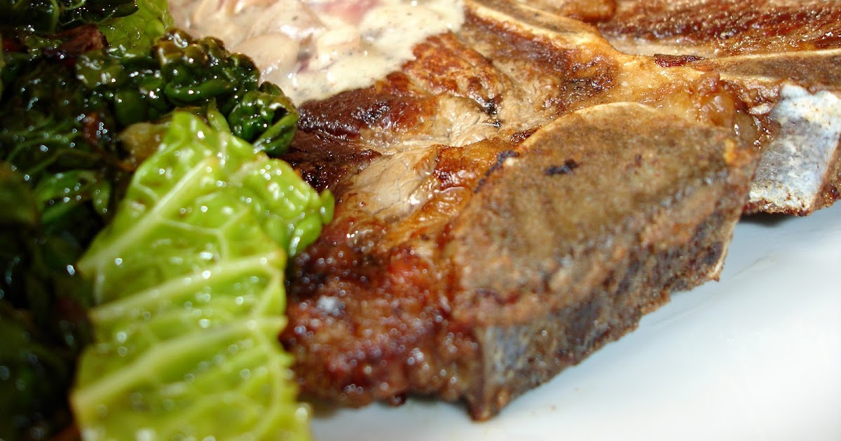 Chuletón de buey a la parrilla con salsa de champiñones