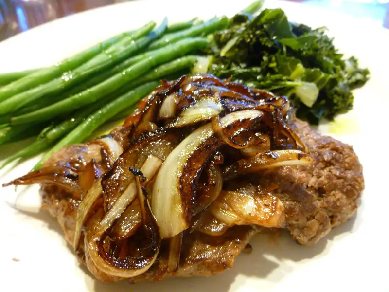 Cube Steak with Caramelized Onions