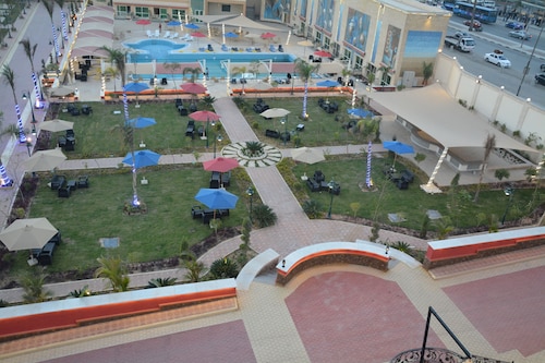Family-Friendly Apartment near City Center