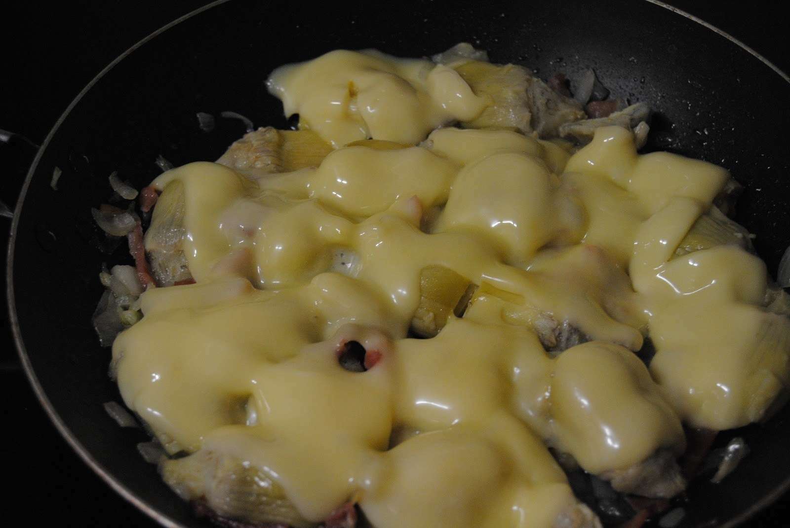 Receta fácil de alcachofas con jamón y queso