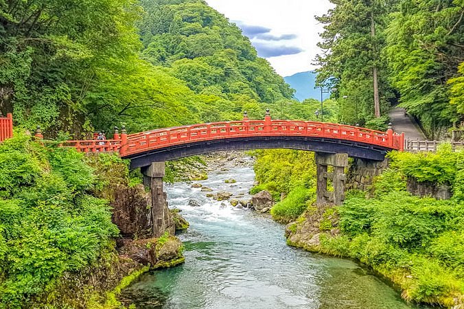 Visit the Shinkyo Bridge
