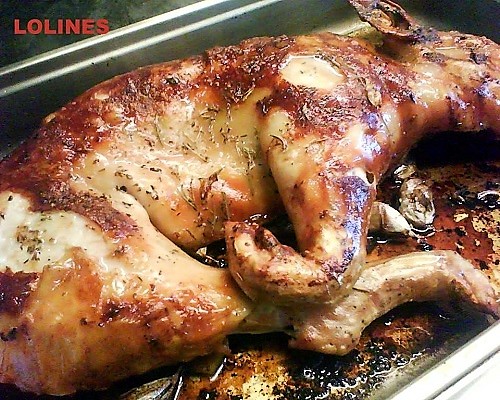Cochinillo asado con salsa de vino blanco y hierbas