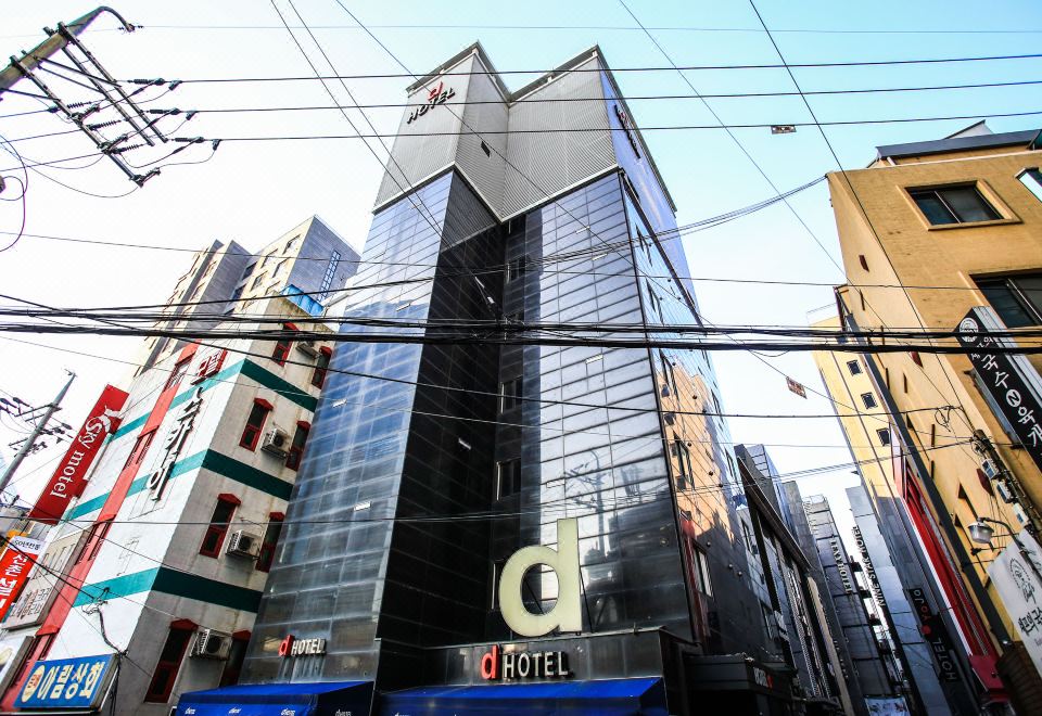 Hotel D