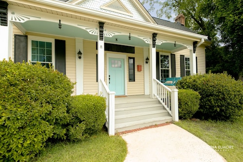 Charming Farmhouse Getaway