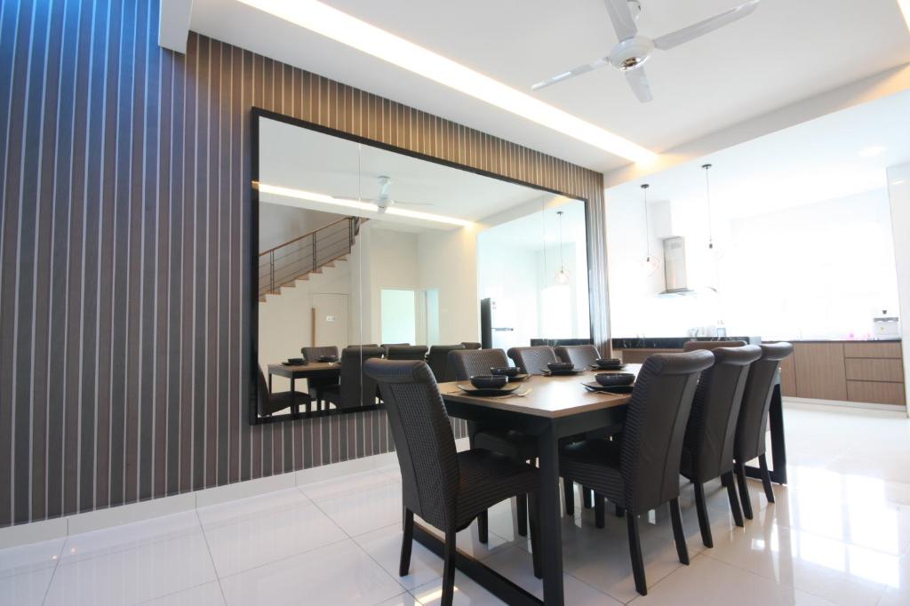 9. Seaview Hotel