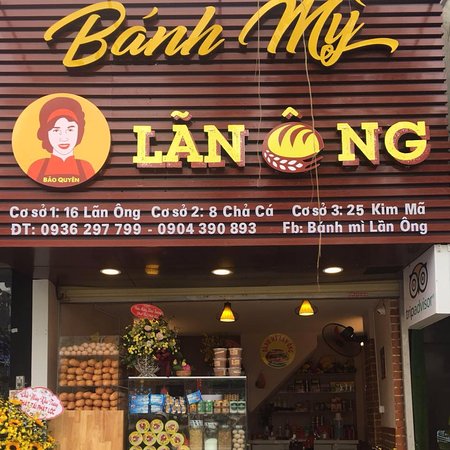 Banh mi cha ca hot dog